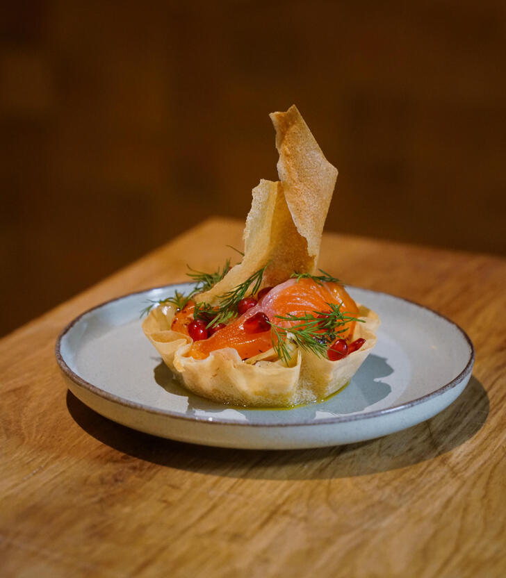 Untitled Assiette de cuisine Gravlax de Truite Française maison dressée chez Néroli à Paris 11