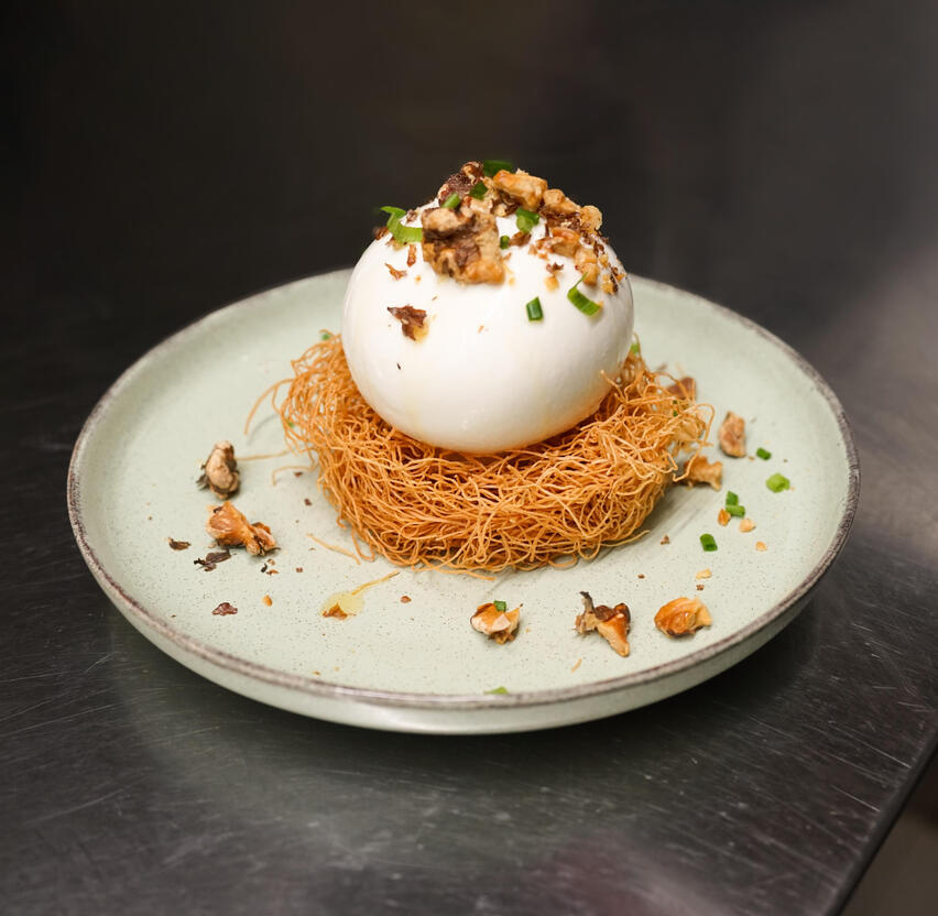Untitled Burrata kadaïf au miel et aux noix préparée chez Néroli